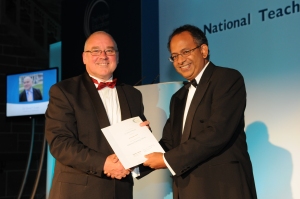 David recieving award from Professor Rama Thirunamachandran